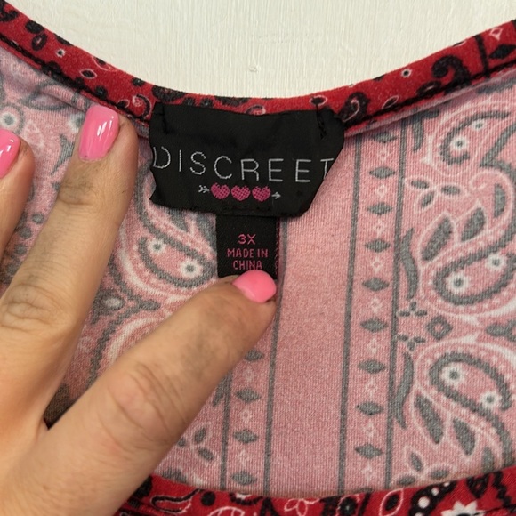 Discreet Red and Black top size 3x - Picture 3 of 3